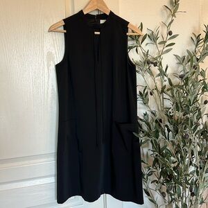 Like New ERIN Fetherston size 2 sleeveless with keyhole and double pockets